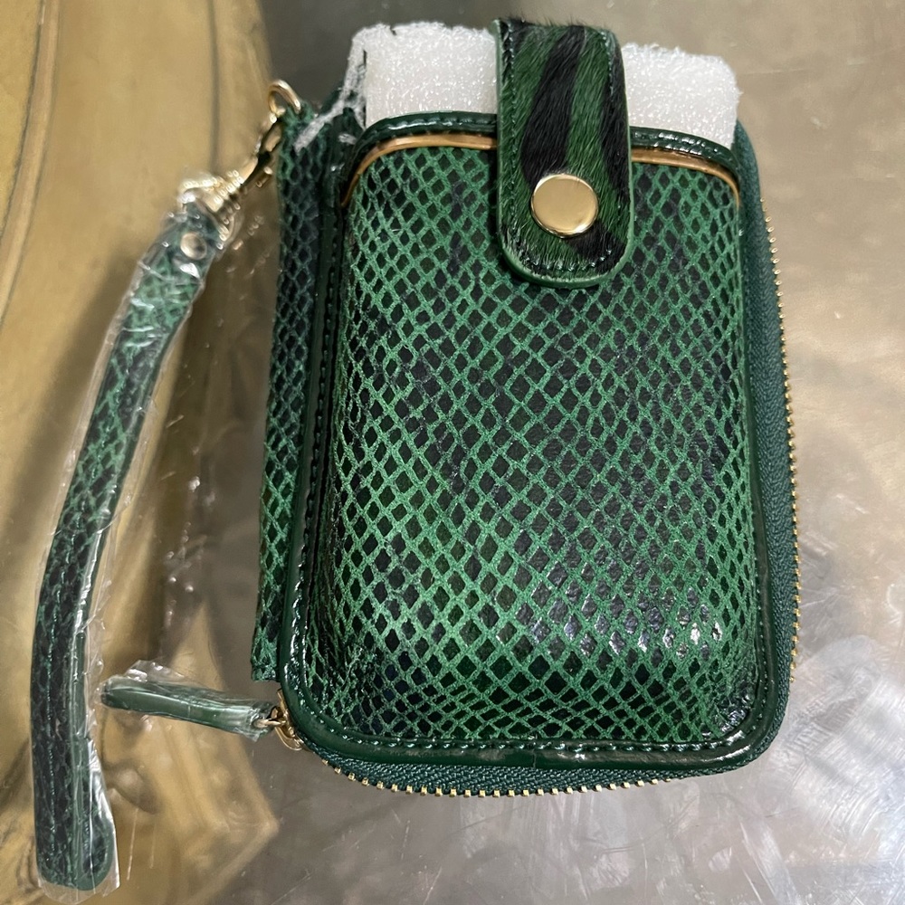SHARIF WRISTLET. NWT.